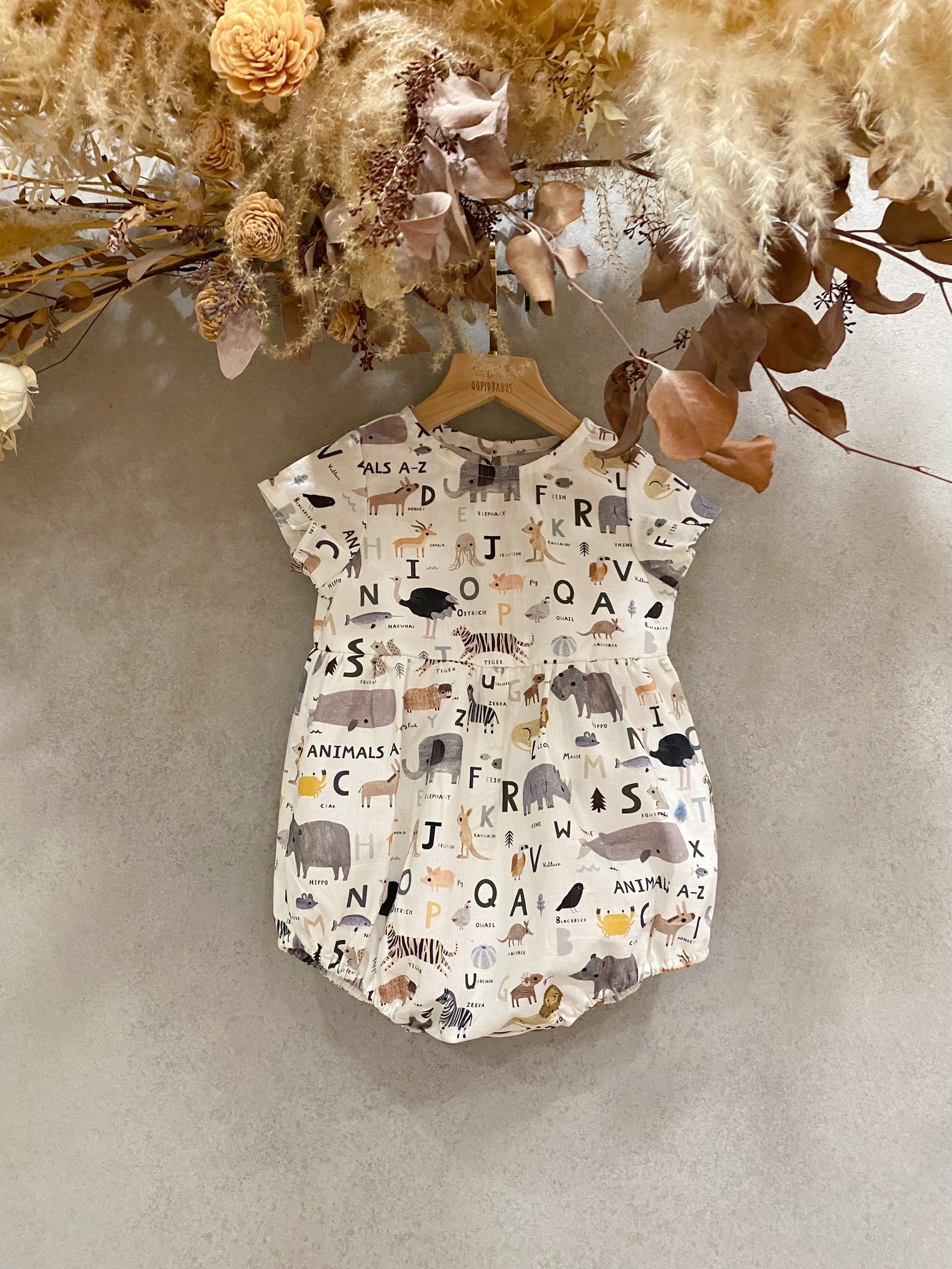 字母動物 短袖拼接包屁衣（90）