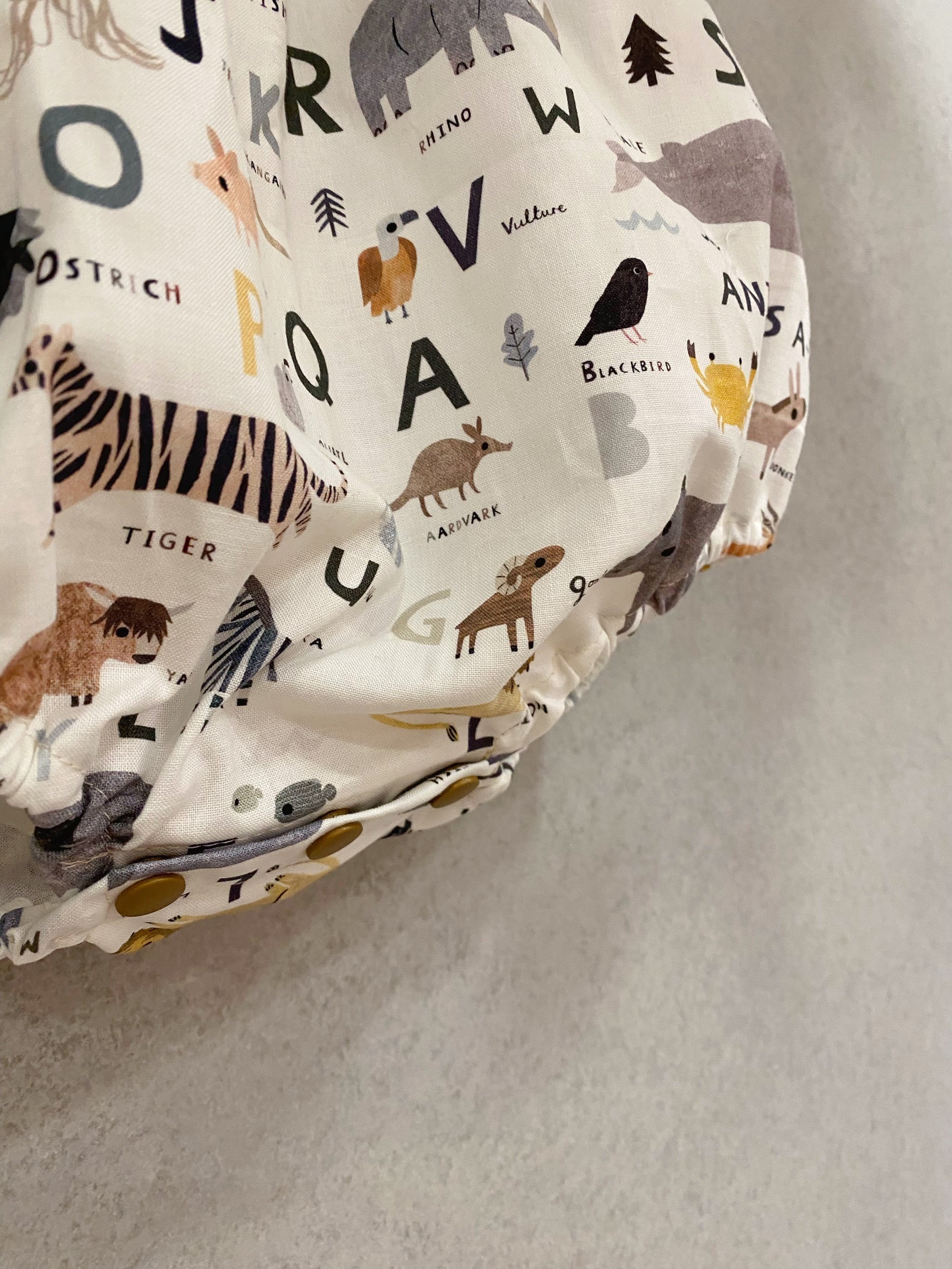 字母動物 短袖拼接包屁衣（90）