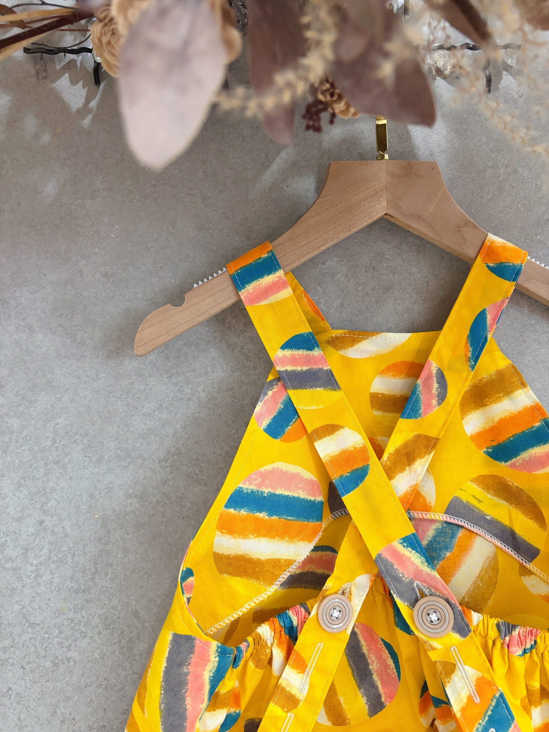 黃彈珠 吊帶短褲（90）