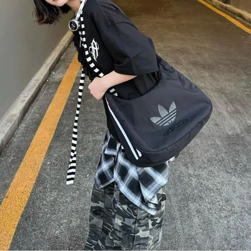 【預訂】ADIDAS SHOULDER BAG LARGE 皺摺雲朵包