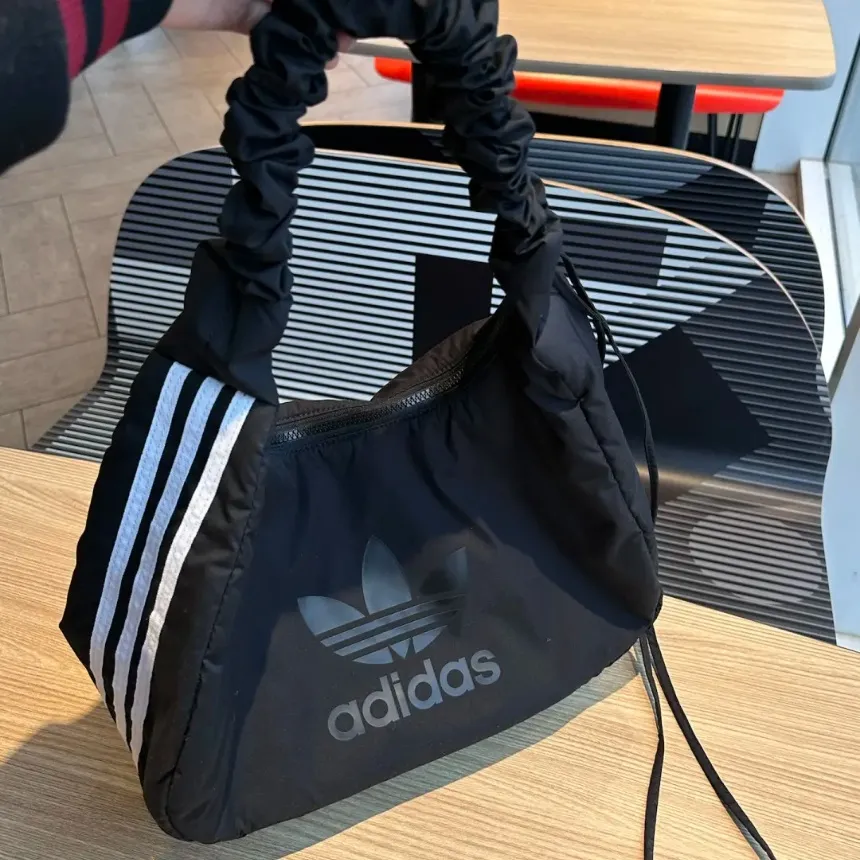 【預訂】ADIDAS SHOULDER BAG LARGE 皺摺雲朵包
