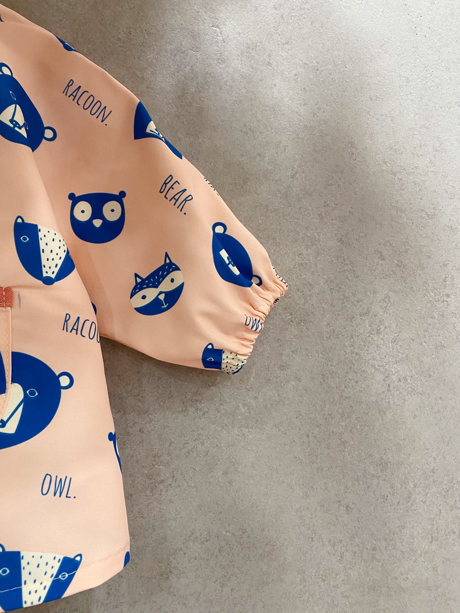 粉底森林動物 輕薄防水吃飯衣（0–3歲）