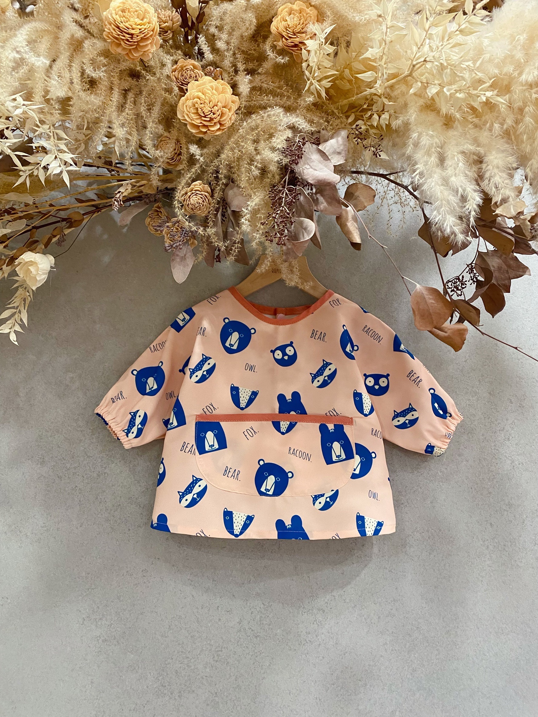 粉底森林動物 輕薄防水吃飯衣（0–3歲）