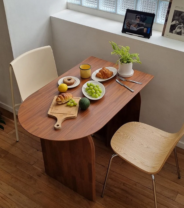 P001 - 韓國製弧形餐枱