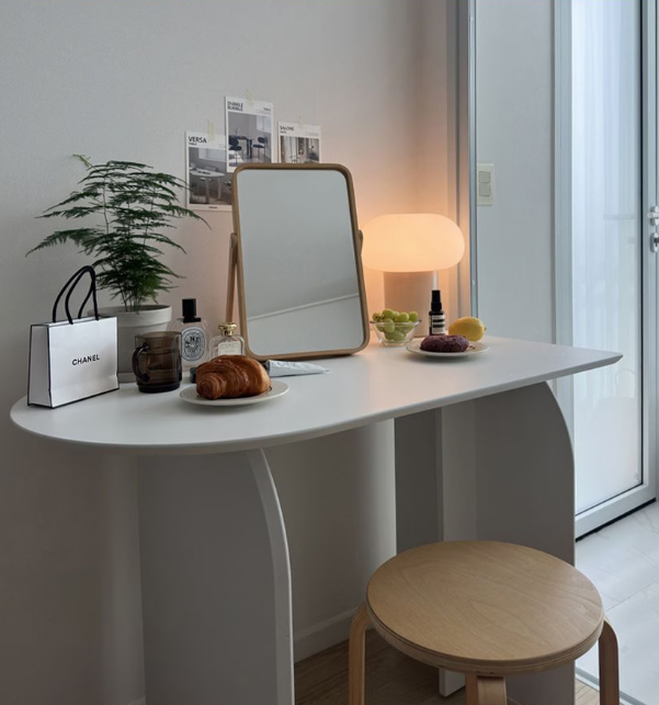 P001 - 韓國製弧形餐枱