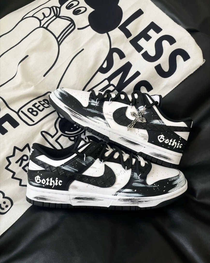 【訂製鞋款】Nike Dunk Low 曼巴夜曲 黑白 永恆十字 歌德 休閒鞋 HF5441100（Team1307-曼巴夜曲）