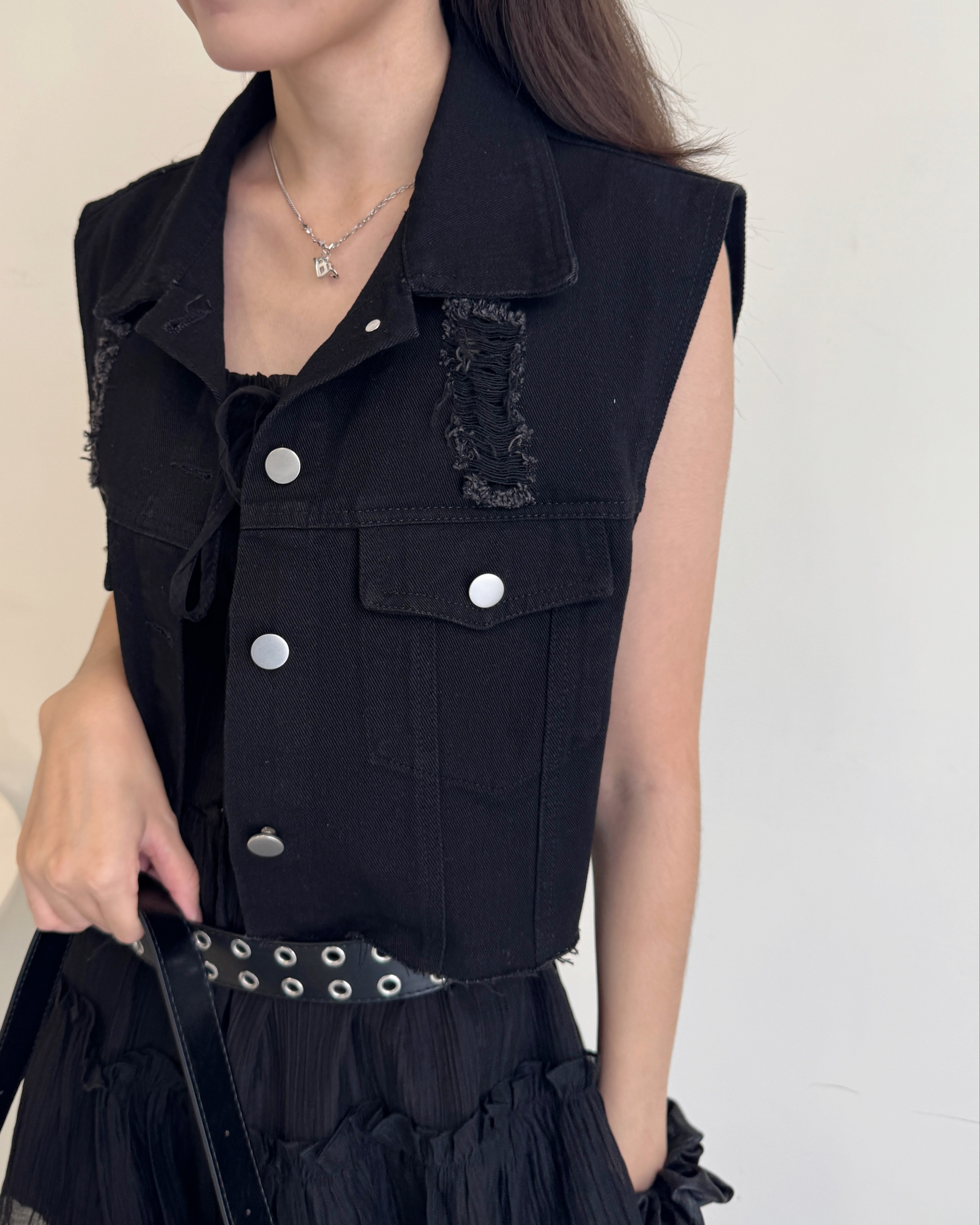 個性女下緣不修邊丹寧背心-0020