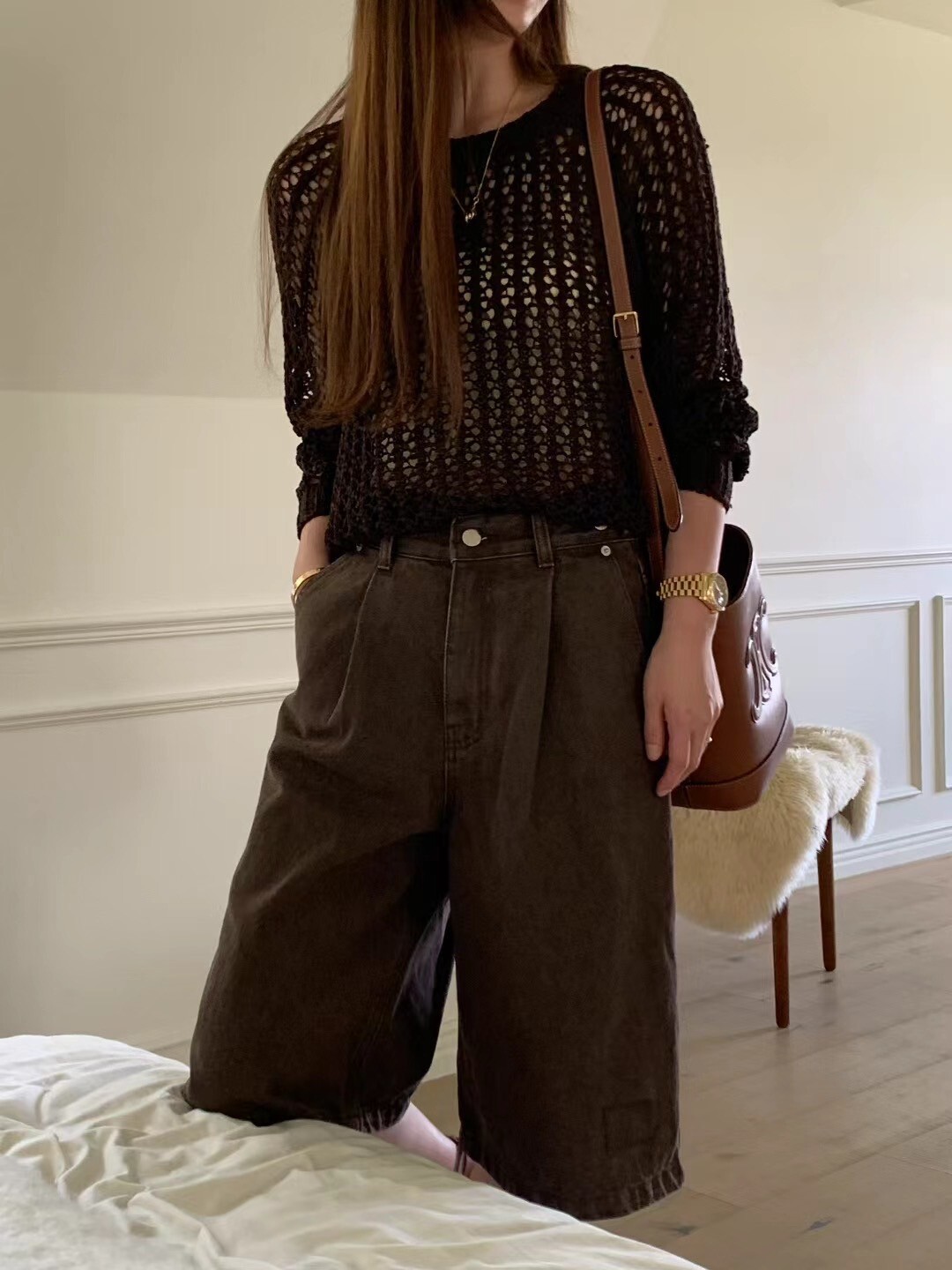 焦糖色系圓領洞洞針織長袖上衣