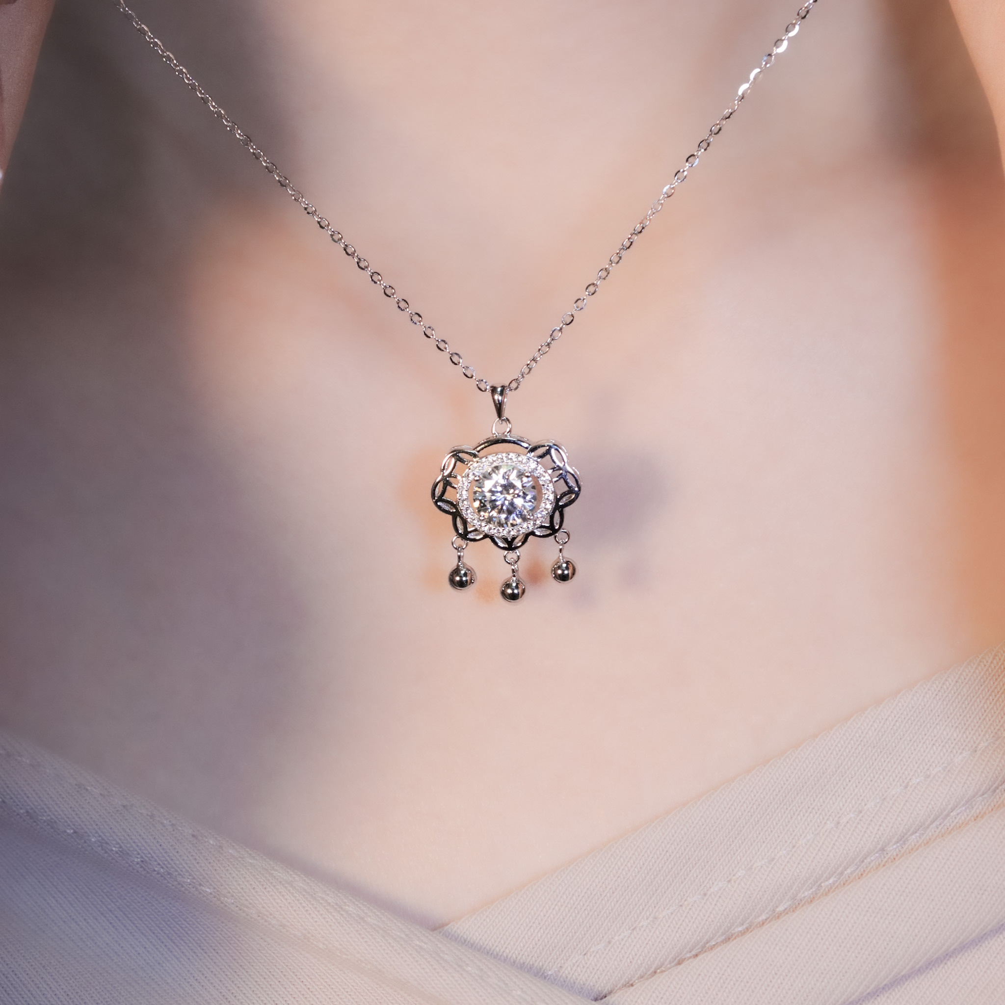 | 925純銀・厚鍍白金・莫桑石 | 鑽光鎖住幸福項鍊 | NE1460 |