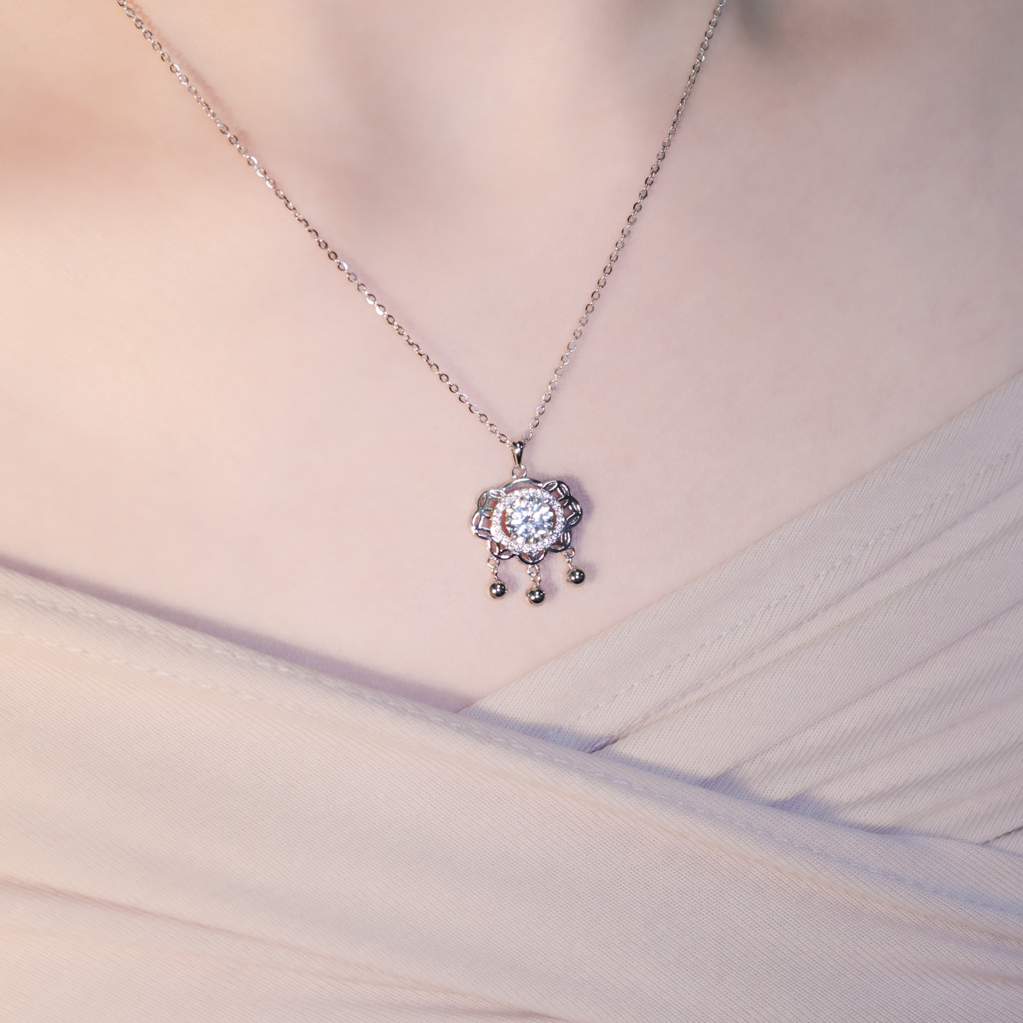 | 925純銀・厚鍍白金・莫桑石 | 鑽光鎖住幸福項鍊 | NE1460 |