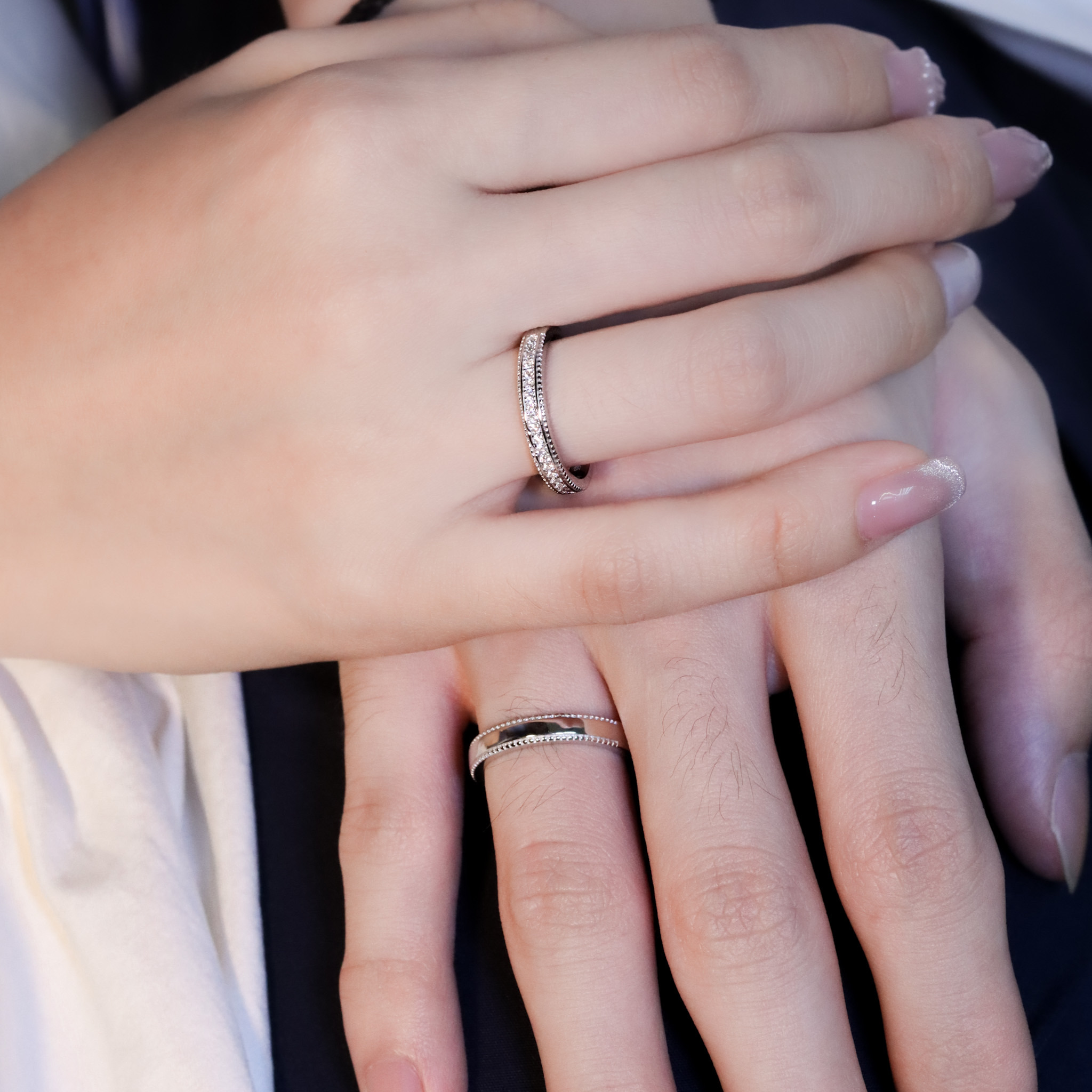 | 925純銀・ 厚鍍白金・莫桑石 | 鑽光愛河情侶戒指（男款/女款） | RI0870 |