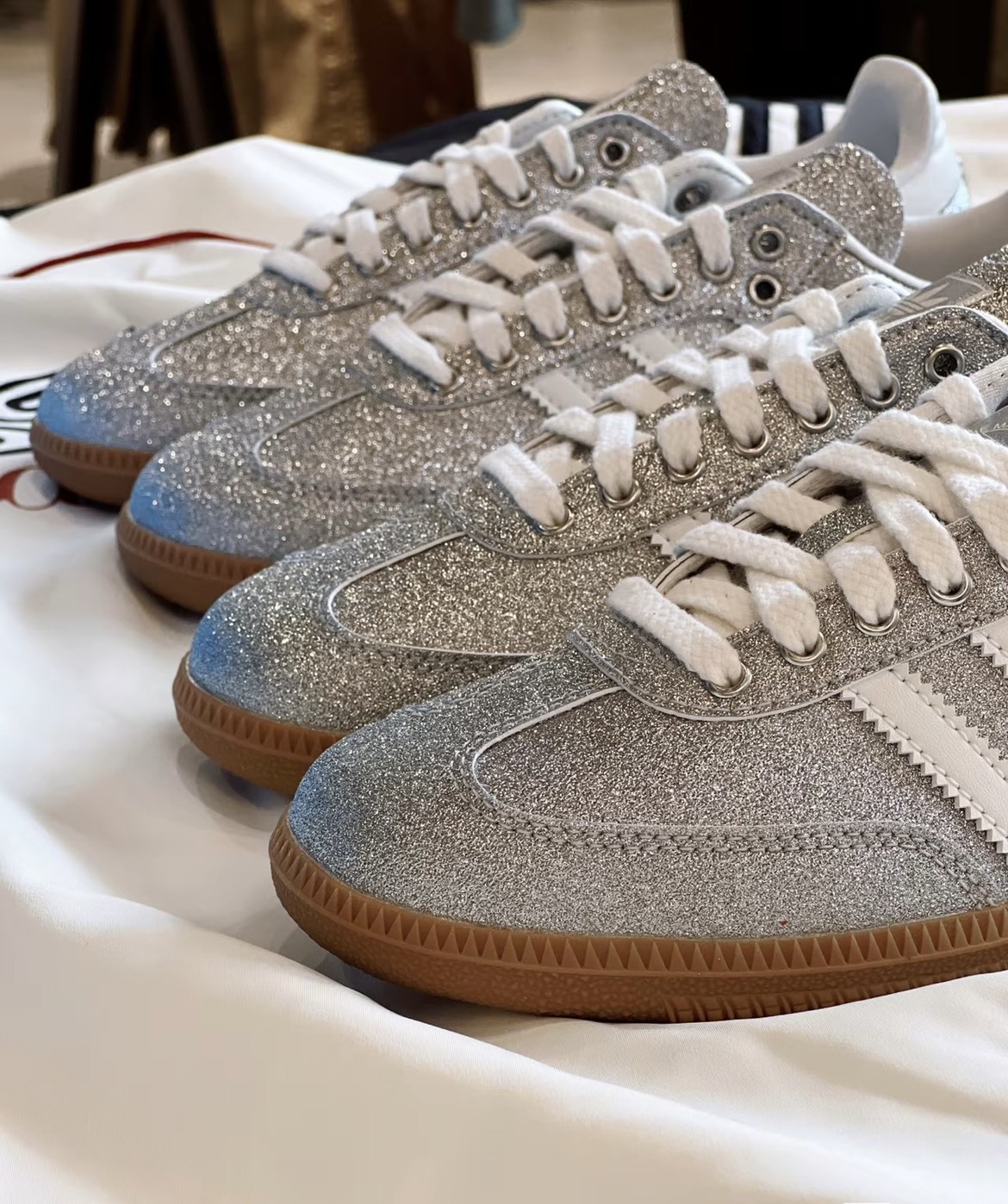 【Luxury】預購 Adidas Originals Samba Shiny Pack 星空銀 KI6264 三葉草 平底球鞋 慢跑鞋 小紅書推薦 熱門新款