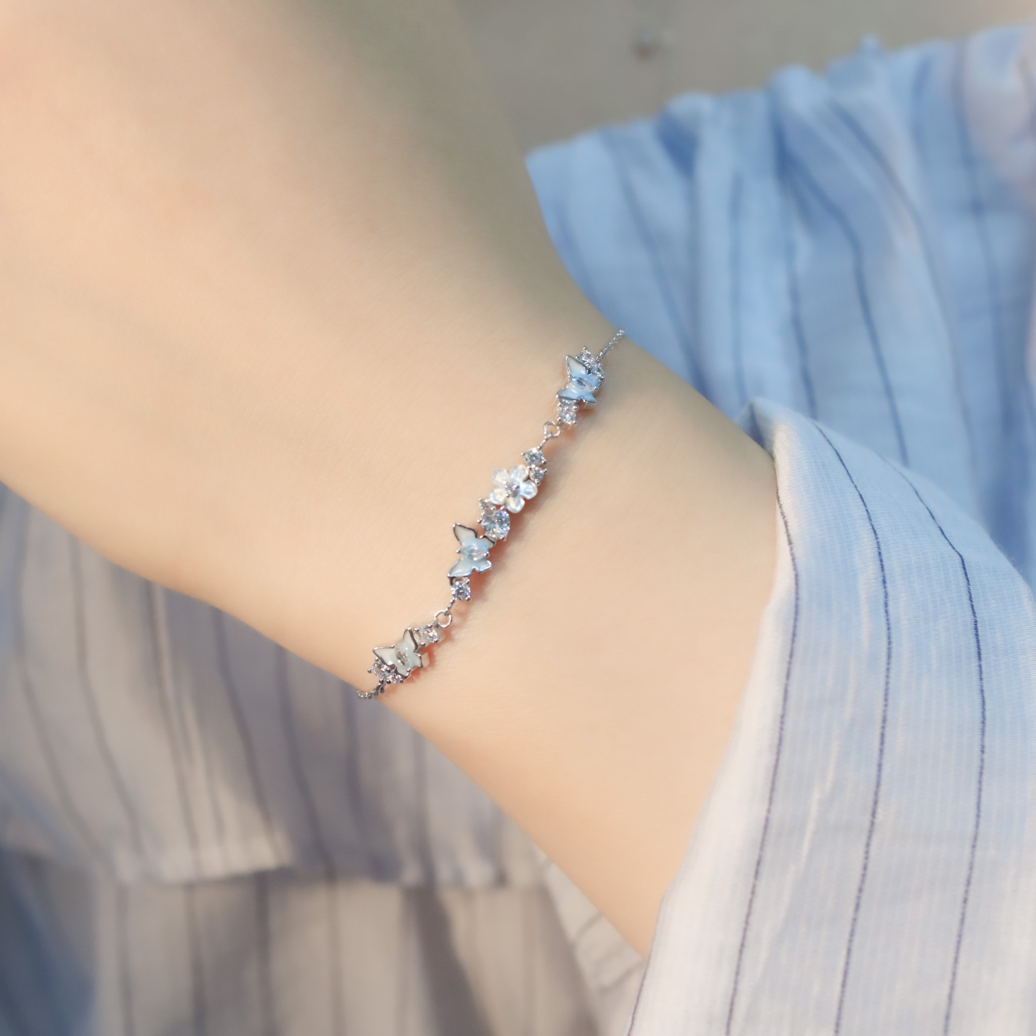 | 925純銀・厚鍍白金 | 漫藍蝶繞手鏈 | BR1381 |