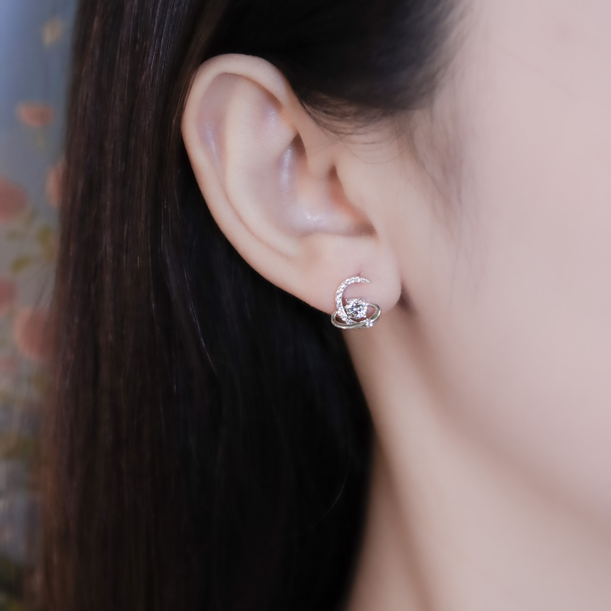 | 925純銀・厚鍍白金・莫桑石 | 鑽光唯一的陪伴耳環 | EA1031|