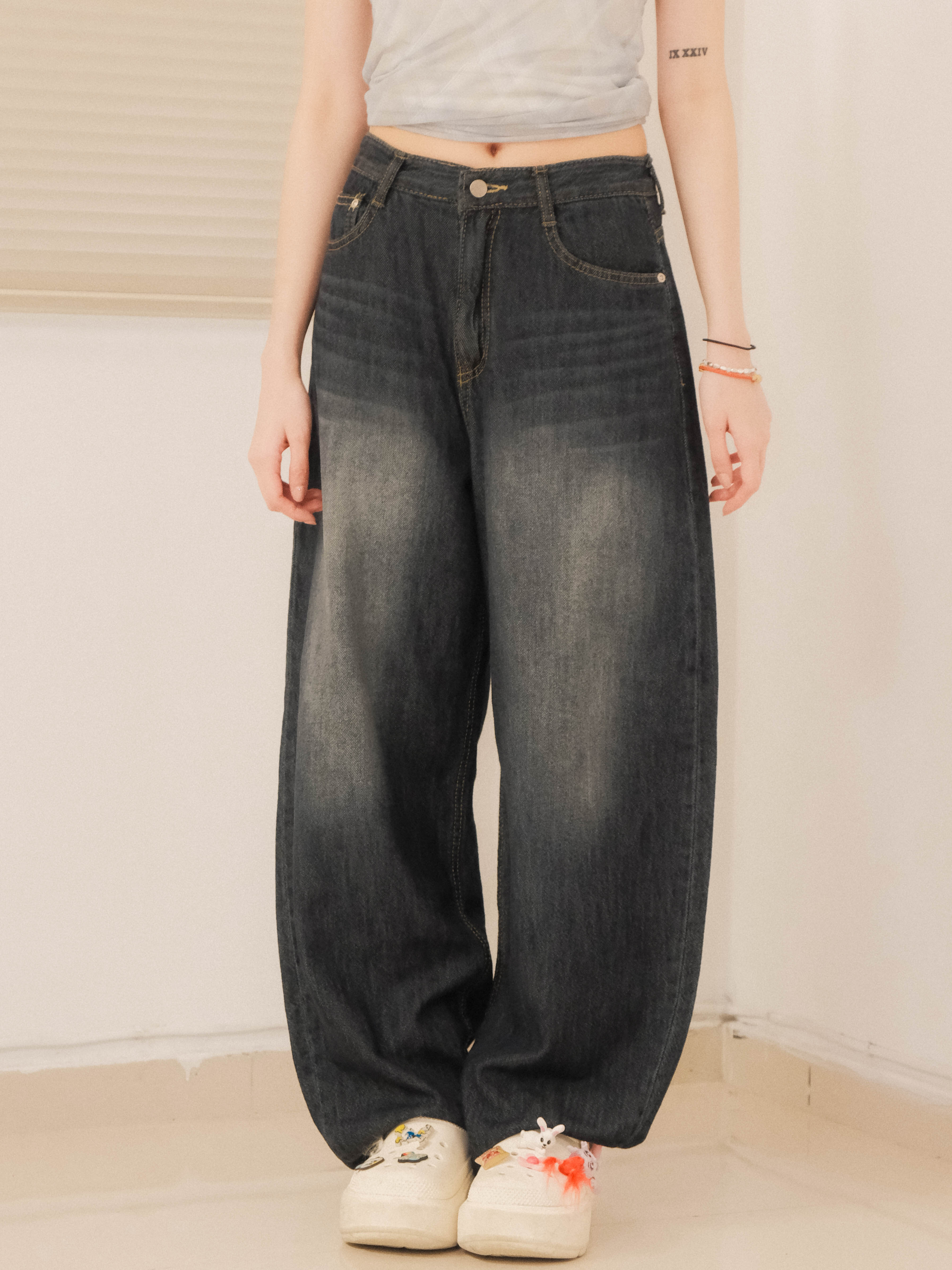 Basic Curved Leg Jeans