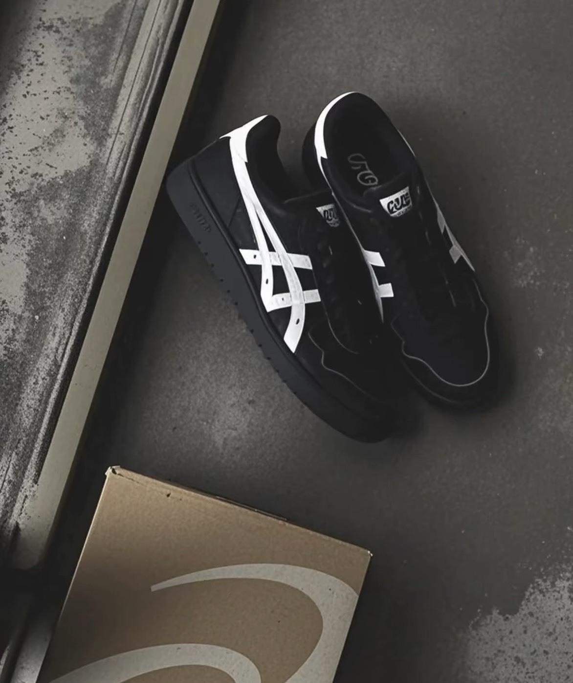 Asics Japan S 1203A033-001 全黑 黑色 男女鞋 黑白板鞋 荔枝皮