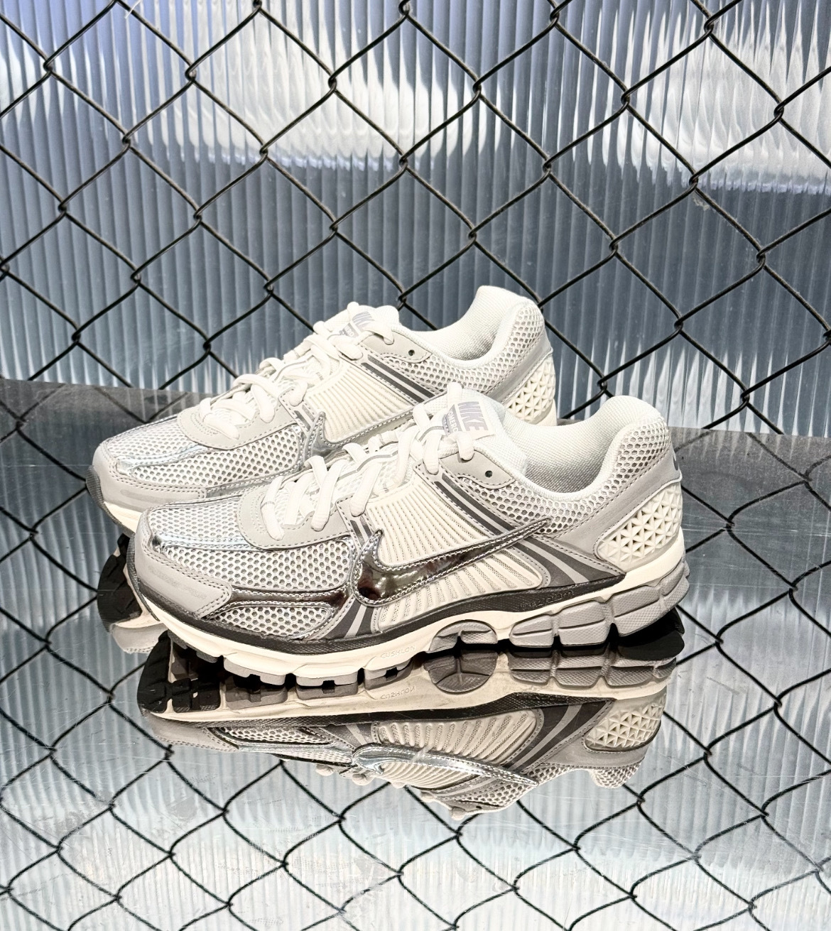 男女鞋 NIKE ZOOM VOMERO 5 灰銀 復古 Y2K 透氣 運動 休閒鞋【IM2219-121】VMO5