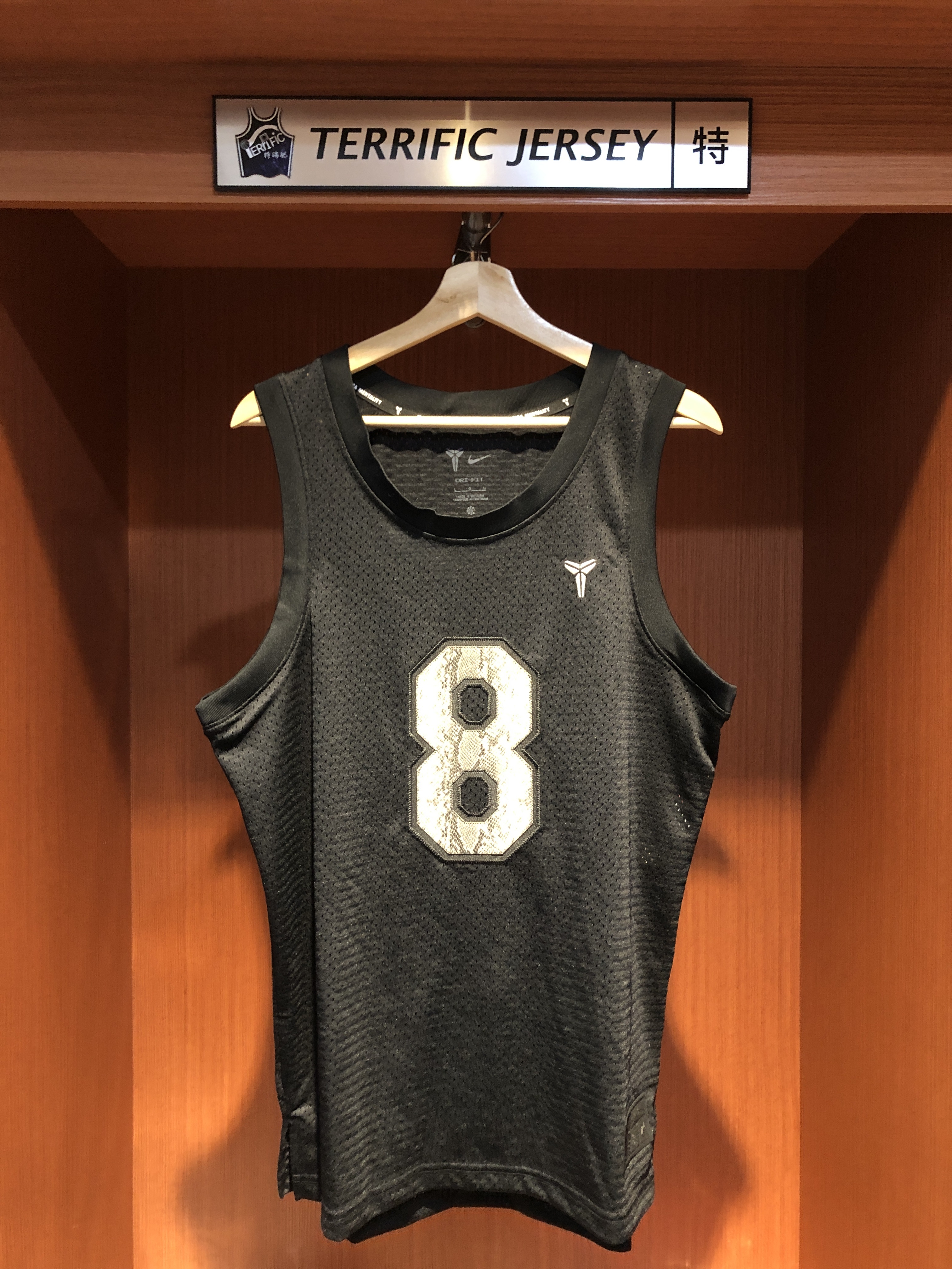 NBA球衣 Kobe Bryant 蛇鱗黑 蛇紋 824 前8後24 Nike Swingman 球迷版 電繡 全新 背心