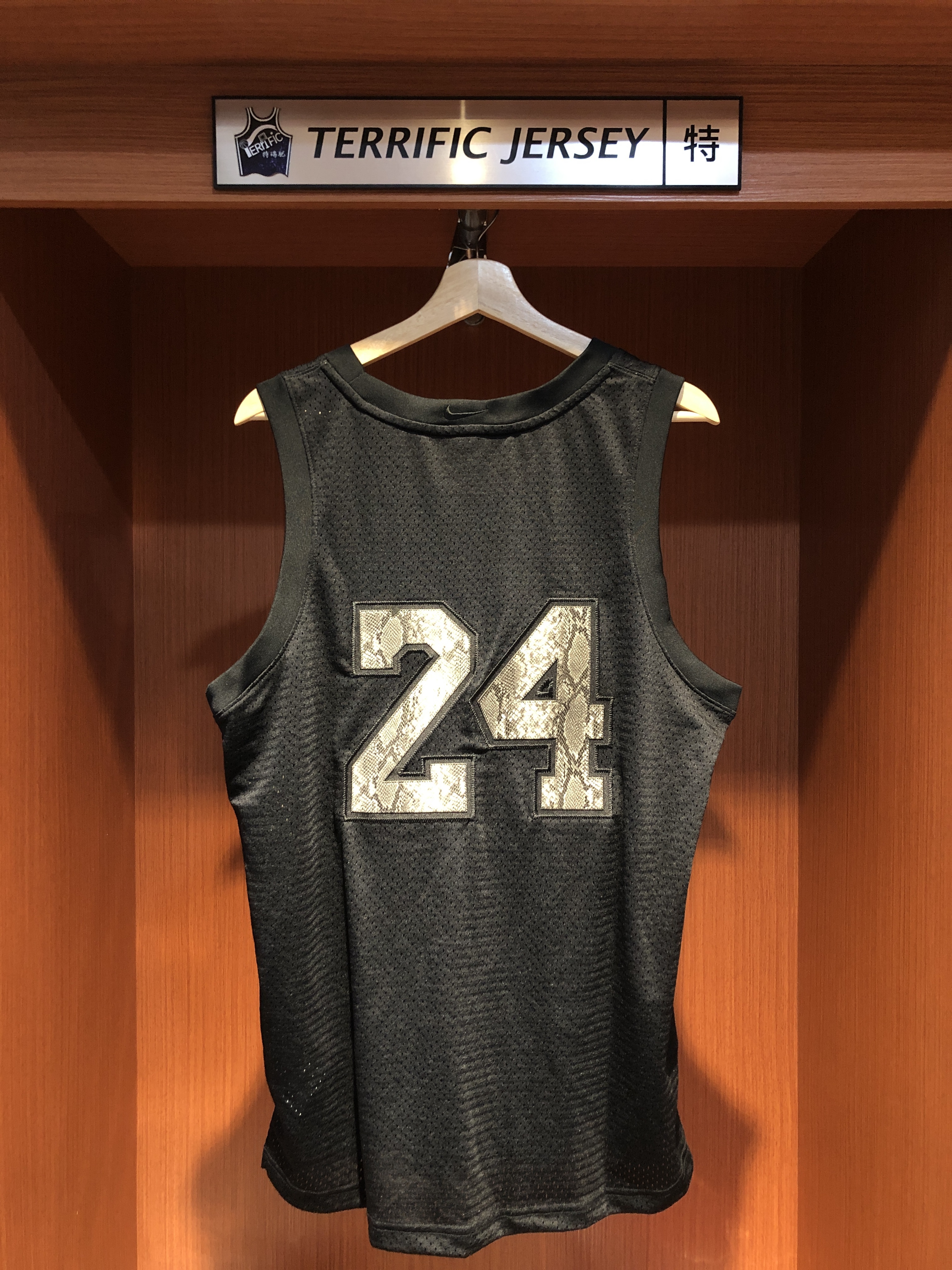 NBA球衣 Kobe Bryant 蛇鱗黑 蛇紋 824 前8後24 Nike Swingman 球迷版 電繡 全新 背心