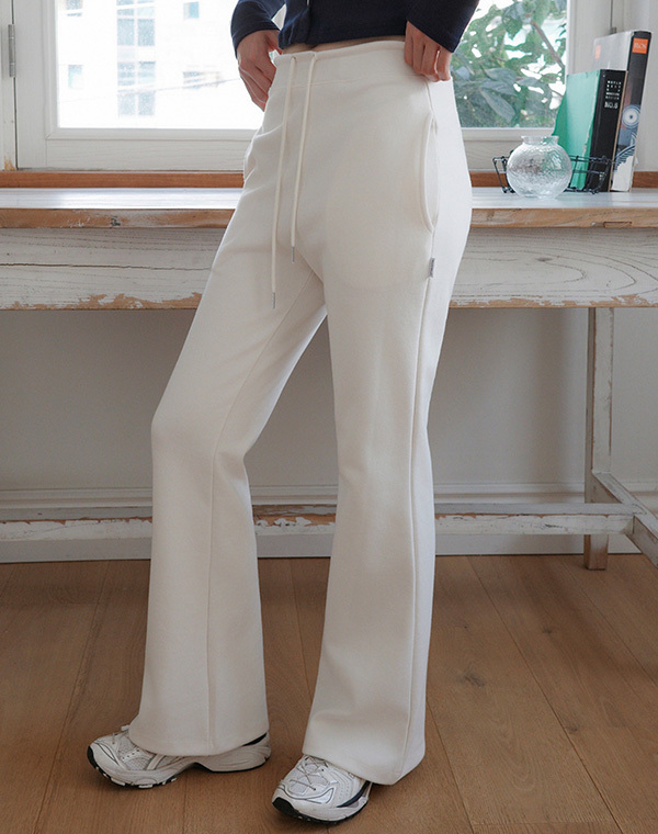 預訂｜MUAHMUAH BOOTSCUT SWEAT TRAINING PANTS