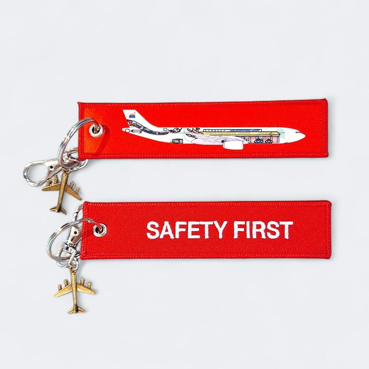 松山機場彩繪飛機SAFETY FIRST 飛行前拆除鑰匙圈