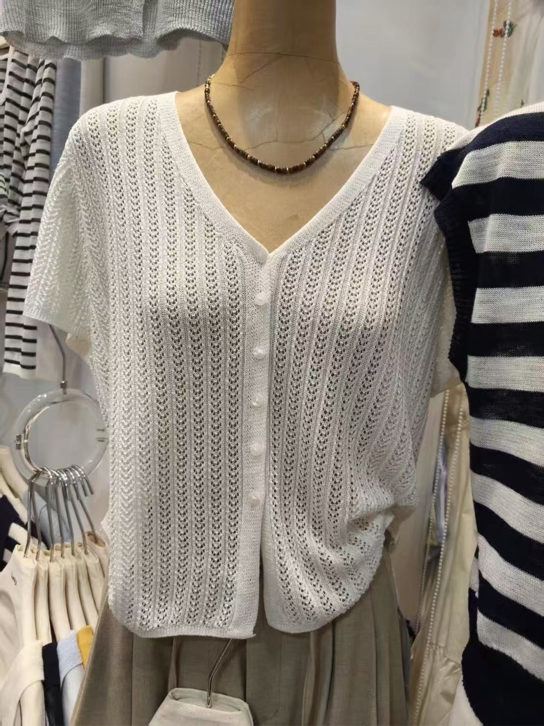 3769 簍空針織短袖上衣