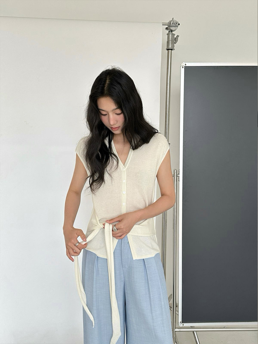 8W04 V領綁帶小飛袖針織上衣 五色