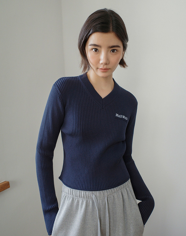 預訂｜MUAHMUAH LOGO SLIM FIT V-NECK KNIT