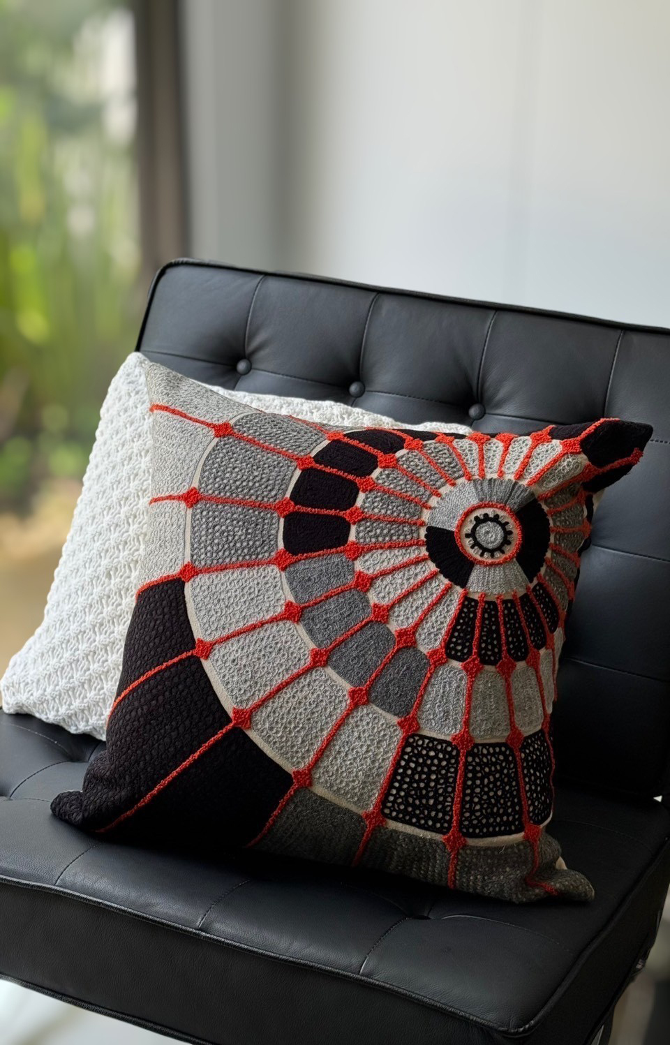 橘紅放射圓盤抱枕