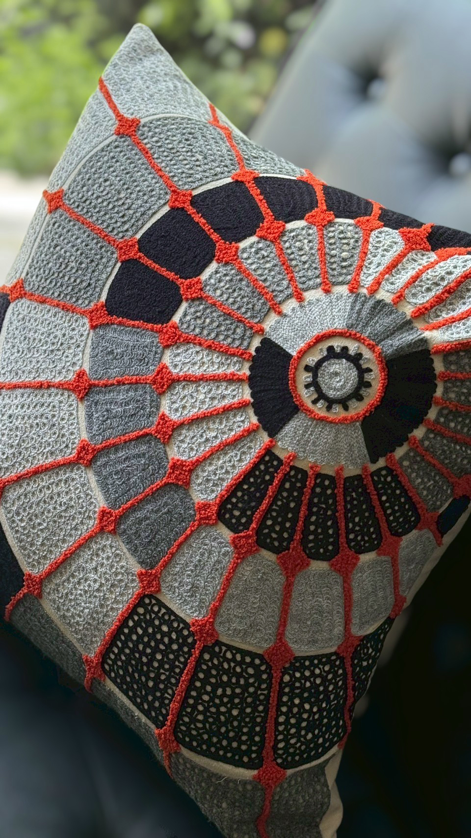 橘紅放射圓盤抱枕