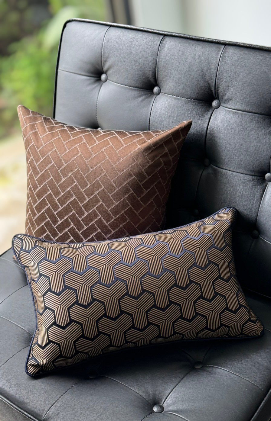 金緞曜石寶藍腰枕