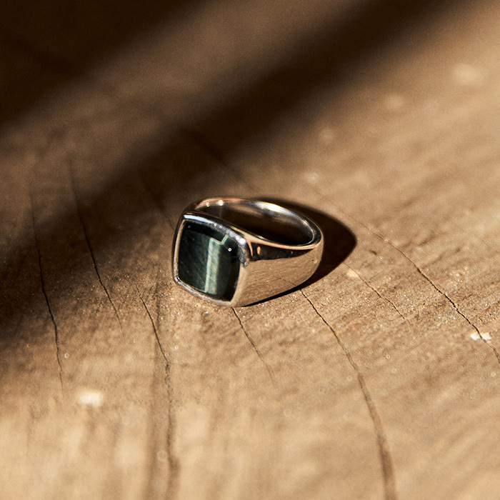 Tom Wood｜Kay Ring Blue Hawk Eye