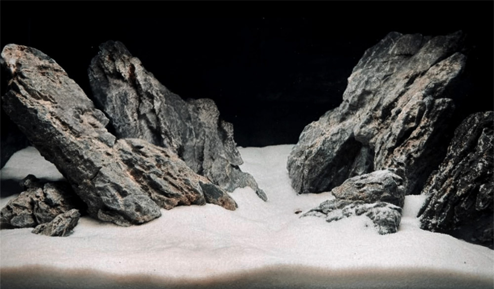 產品無特殊異味,採用天然石英砂,經過嚴格篩選和清潔,符合水族安全標準。顆粒大小均勻,易於清理,長期使用不退色不污染。為追求高品質生活環境的使用者,提供最安心、最純淨的底砂選擇