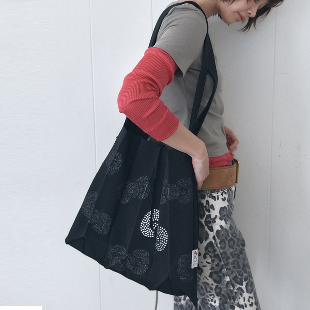 JOSEPH & STACEY Lucky Pleats Knit Cross Big Hello Kitty Ribbon