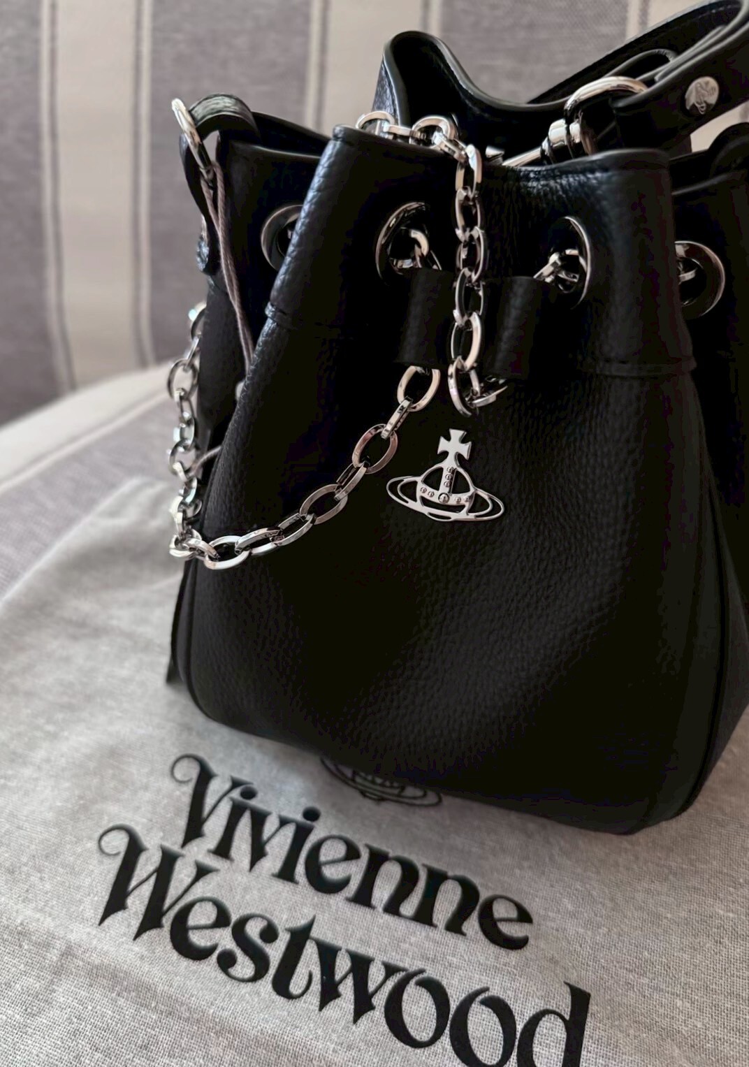 Vivienne Westwood 爆款金屬土星 鏈條水桶包 小號