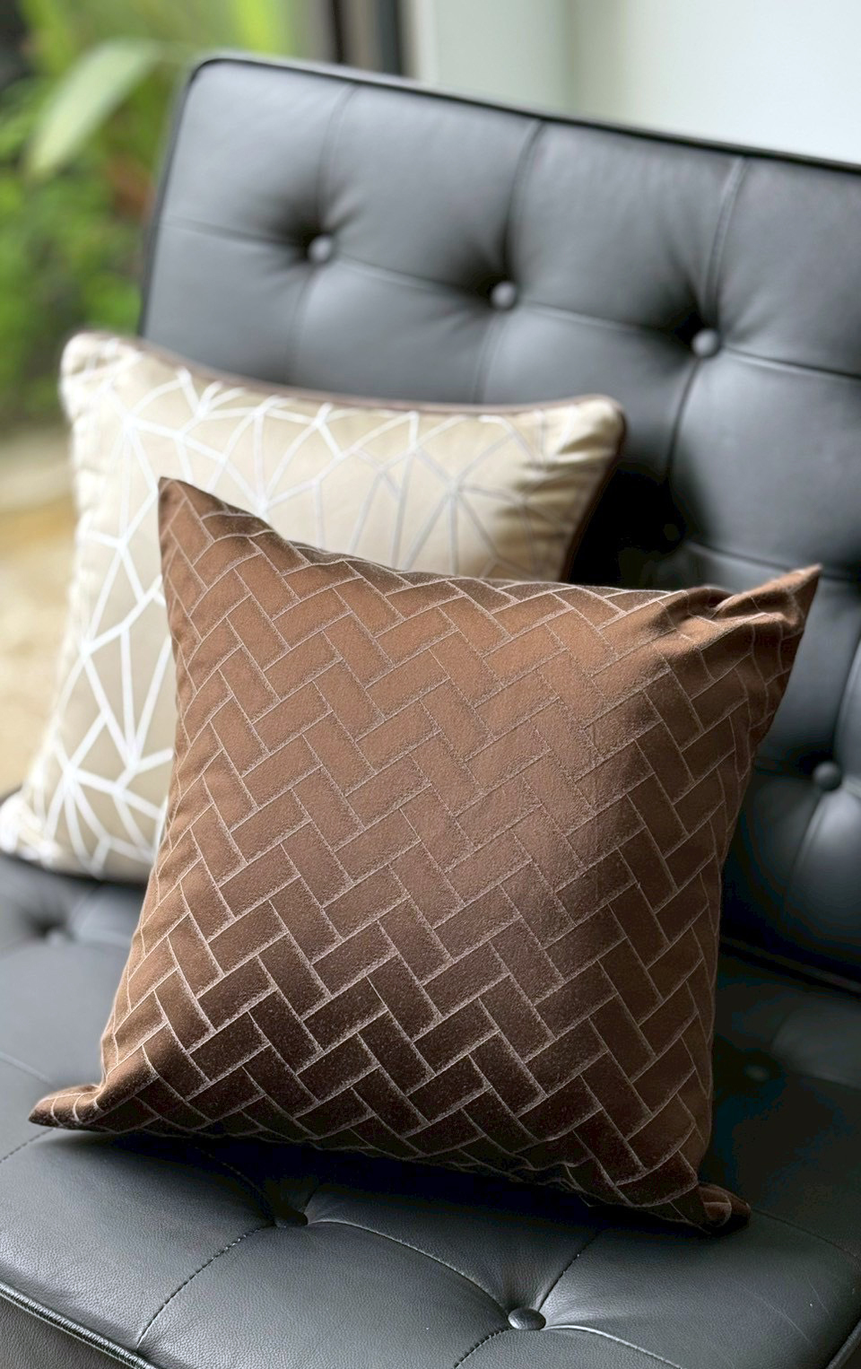 咖啡色編織抱枕