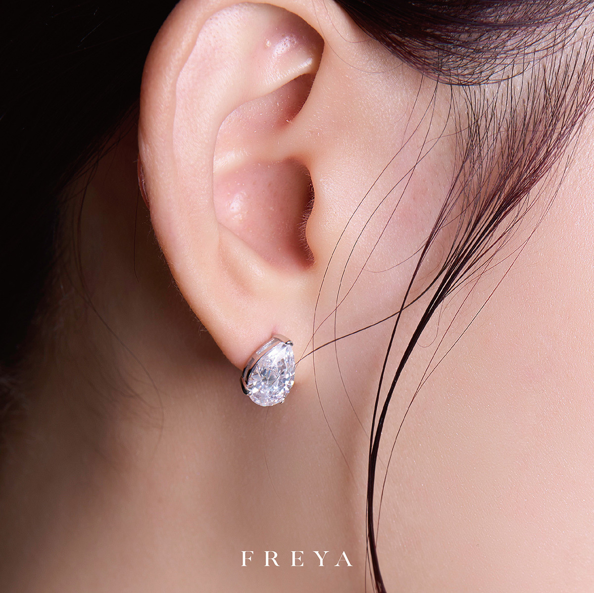 FREYA 水滴單鑽耳釘