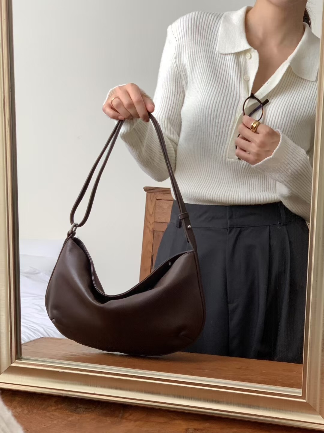 代購價牛皮餃子包