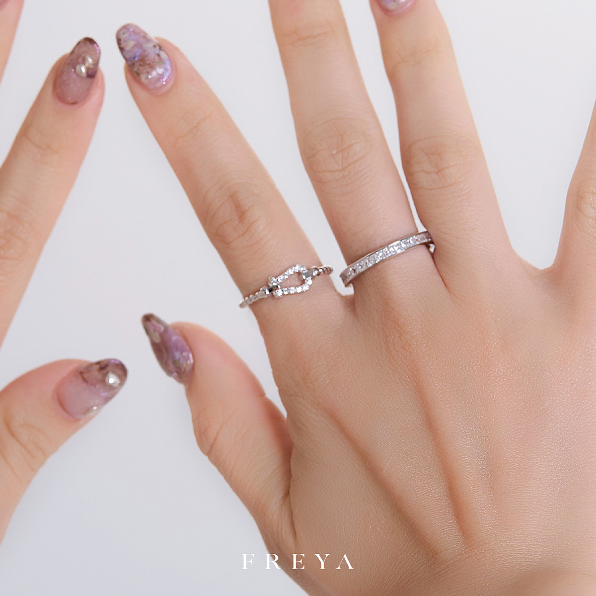 FREYA 馬蹄滿鑽戒指