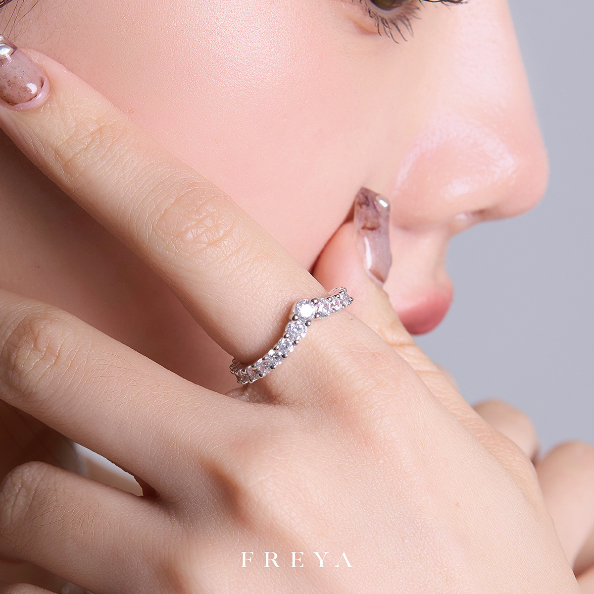 FREYA V型單鑽戒指