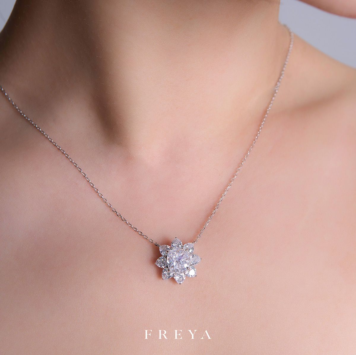 FREYA 滿鑽雪花項鏈