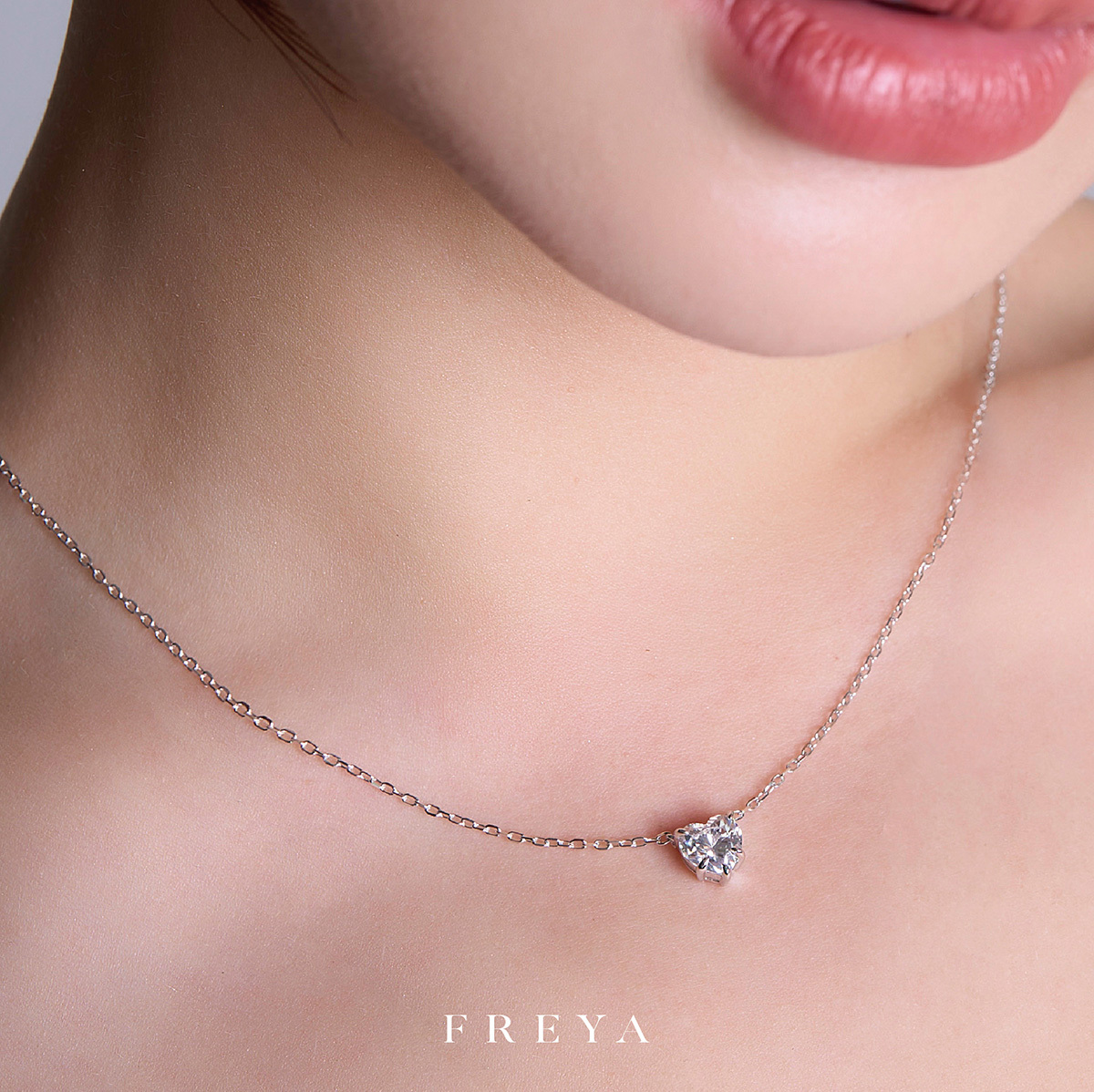 FREYA 五爪愛心練牌