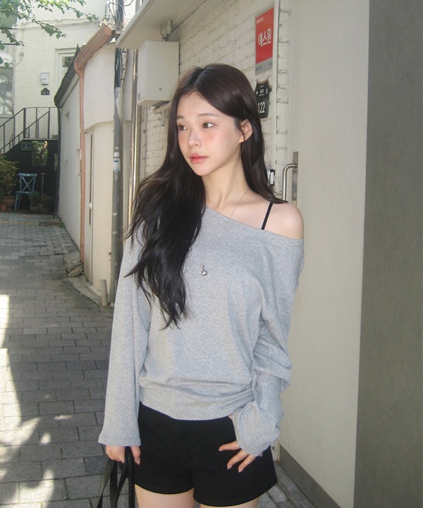 早秋預訂｜Uneck 單肩寬鬆長袖T 恤