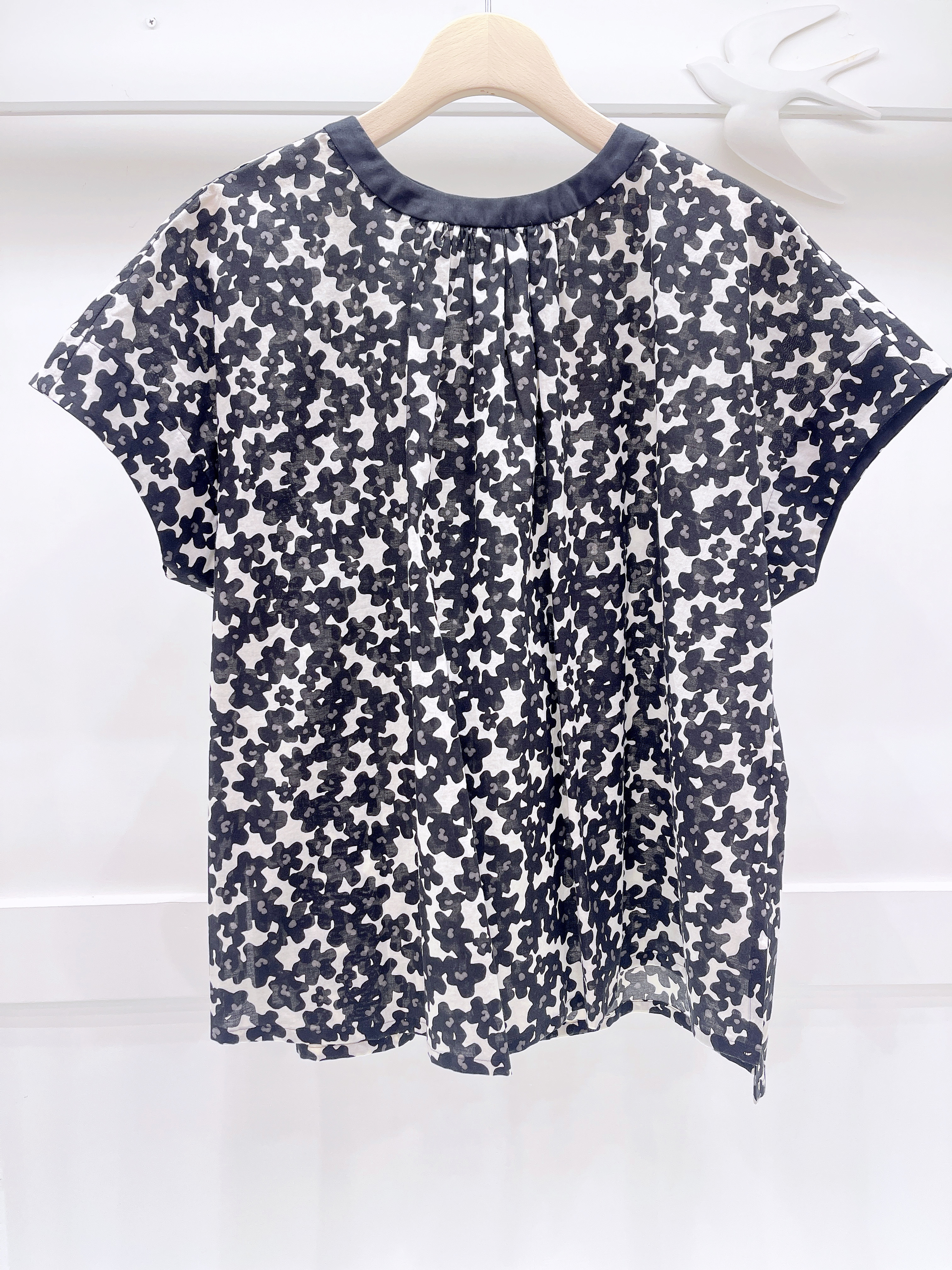 圓領水彩花花上衣