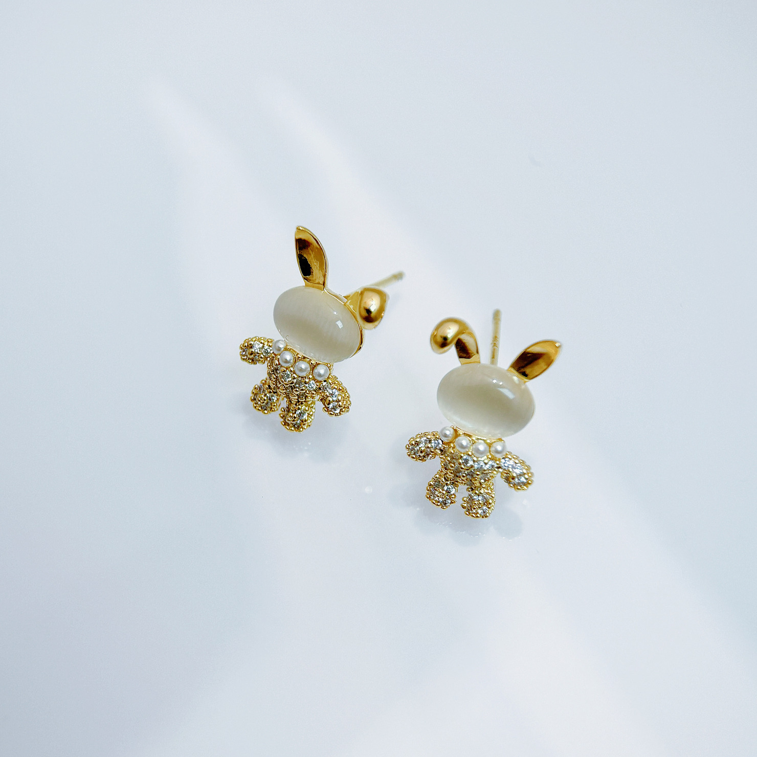 金珍花兔耳環