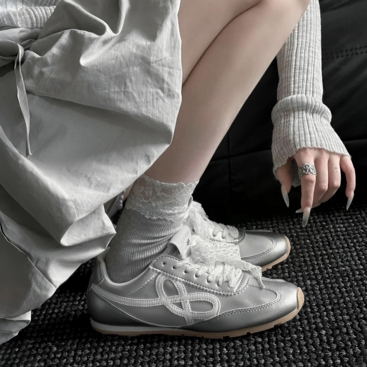 WE FLOWER 流光銀 小花鞋 休閒鞋 德訓鞋 焦糖底 女鞋