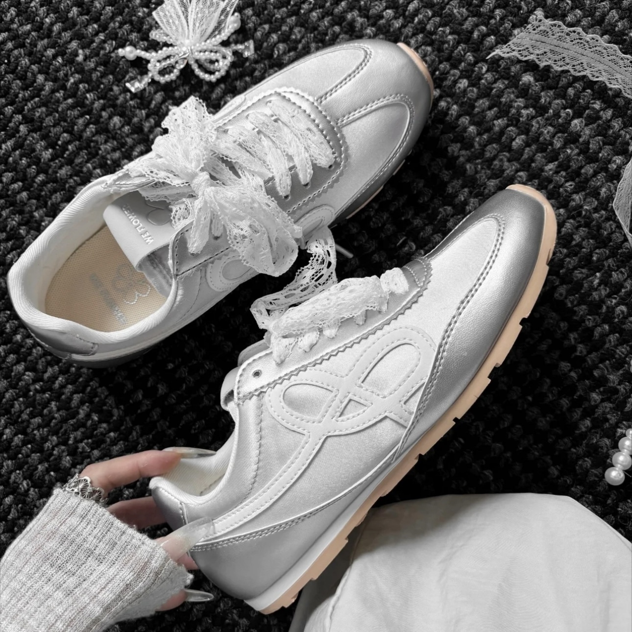 WE FLOWER 流光銀 小花鞋 休閒鞋 德訓鞋 焦糖底 女鞋