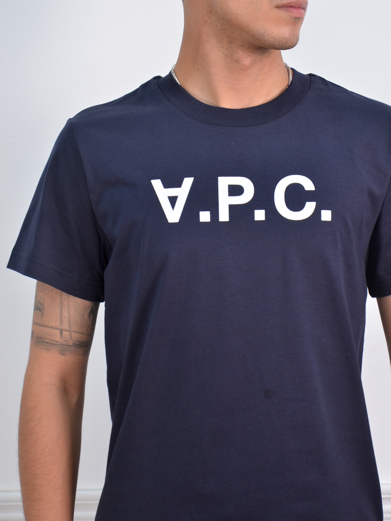 A.P.C 大字樣LOGO短袖 白/深藍【COHBMM26384TIQSS25】