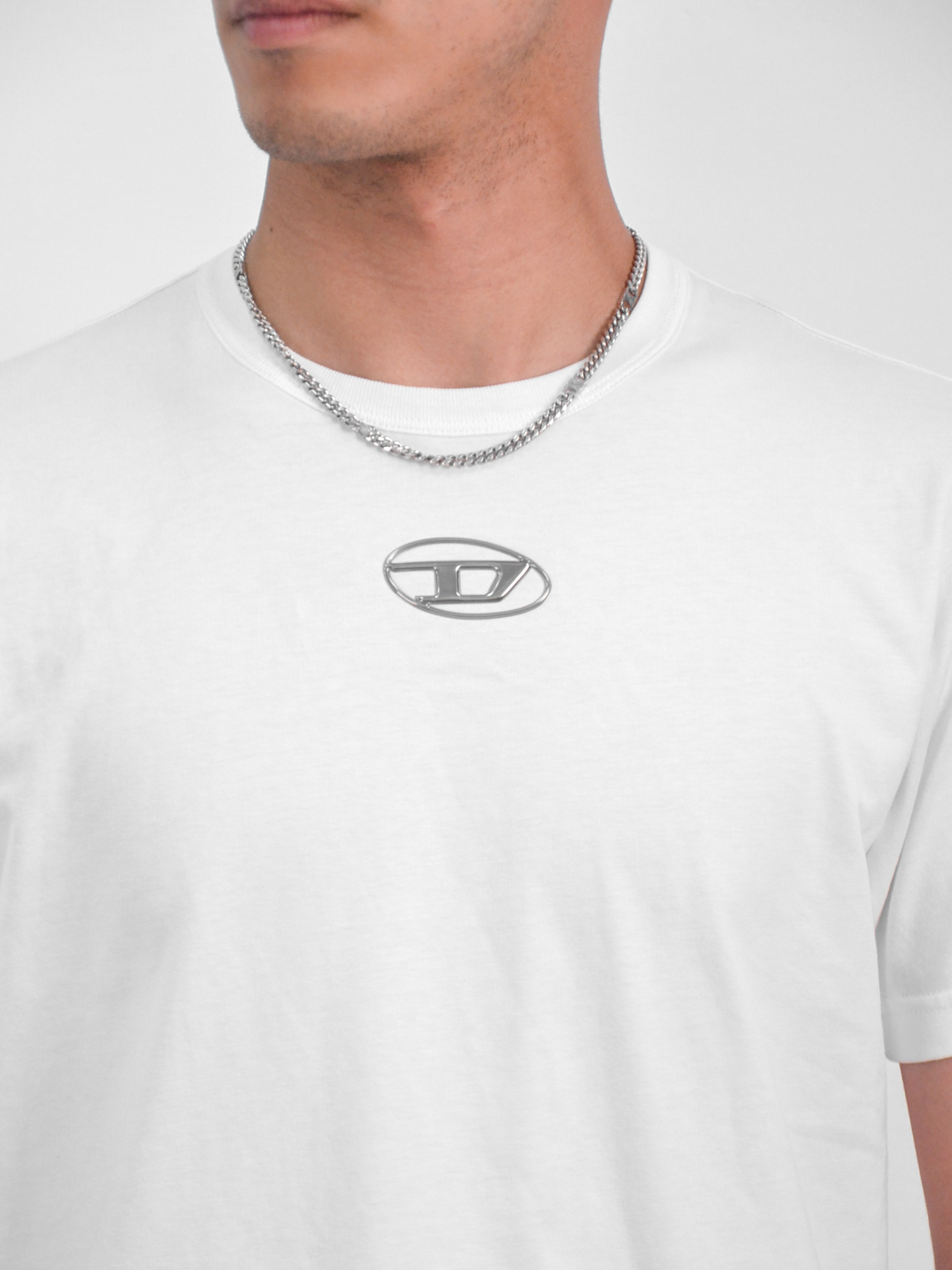 Diesel T-shirt with metallic Oval D White 中間銀標白色短袖【A178800CLBR100】