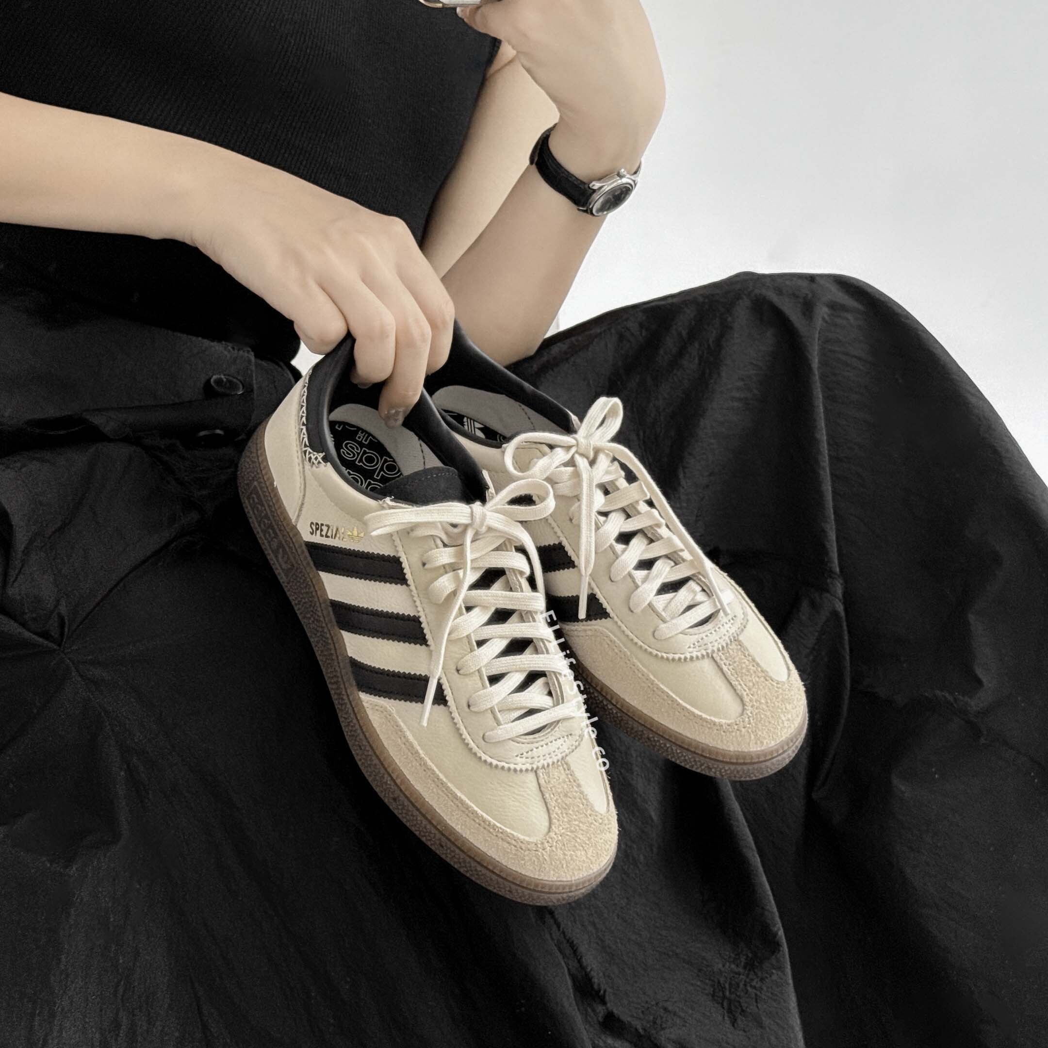 ADIDAS HANDBALL SPEZIAL 奶油黑 米色 米灰 外縫線 焦糖底 復古 女鞋 IE3698 / 現+預